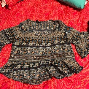 Cute cropped elephant patterned shirt